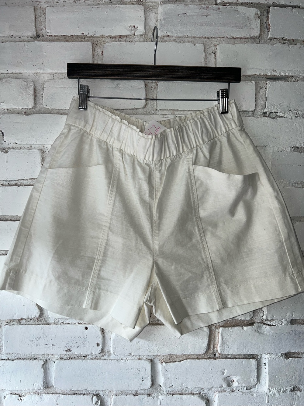Levi’s 100% cotton Women's Elastic-Waist white Shorts scrunch waist